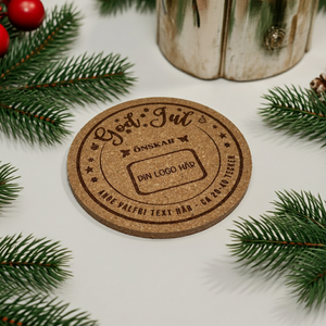 Julinspirerat korkunderlägg med plats för egen logotyp och text – personlig julhälsning för företag.