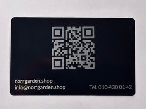 Svart metallkort med lasergraverad QR-kod, perfekt för restauranger och digitala menyer.