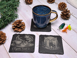 Personligt underlägg i skiffer med gruppfoto med två underlägg – fisk och älg – för den som älskar djur och skog