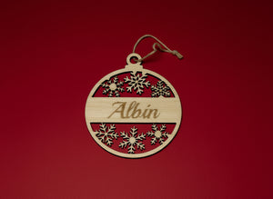 Personliga julhängen i trä med graverad text som t.ex. namn.