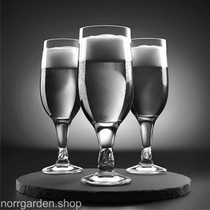 Lasergraverat underlägg i skiffer: ölglas på bricka – en unik detalj till barvagnen eller fikahörnan