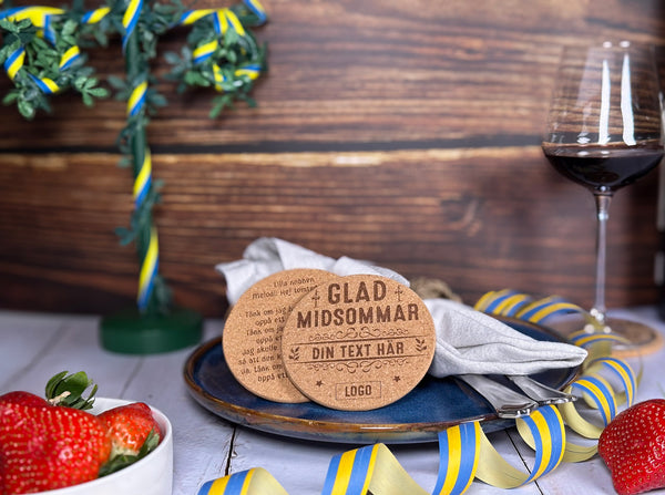 Personliga glasunderlägg i kork med snapsvisa och tema midsommar