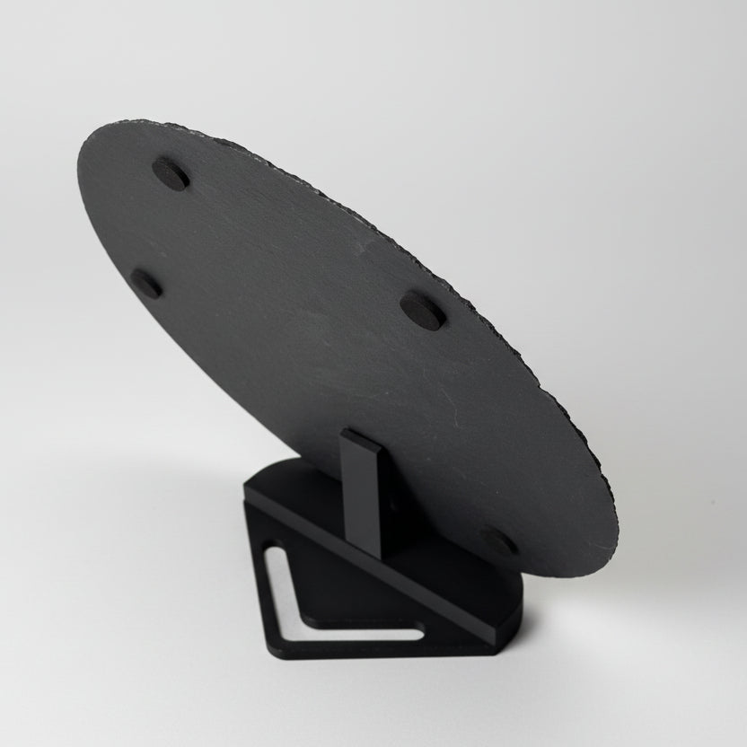 Baksida doptavla i skiffer med bordsställ