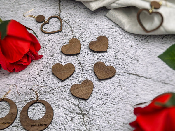 Hjärtformade trämagneter (5-pack) – En liten detalj med stor betydelse