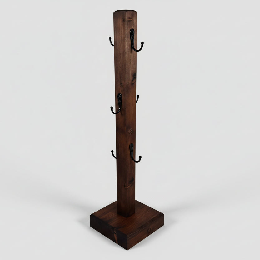 Handgjord mugghållare i mörkbetsat trä med plats för sex muggar