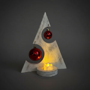 Baksidan av rustik julgran i trä med hållare för LED-ljus, handgjord av Norrgården.