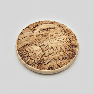 3D-graverat träunderlägg med örn och USA-flagga