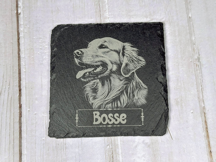 Skifferunderlägg med hund och personligt namn – unik present till hundvän
