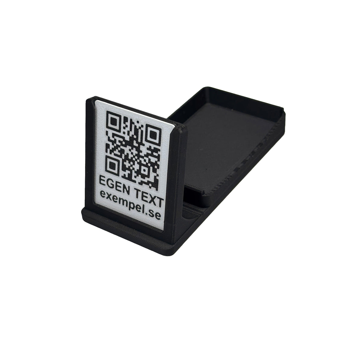Visitkortshållare med QR-kod och egen text på två rader under koden